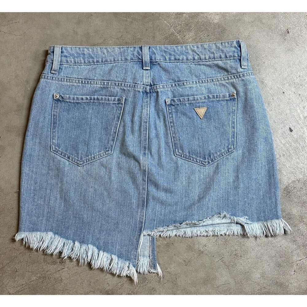 GUESS Stella Light Wash Raw Hem Women Size 6 Jean Denim Mini Skirt